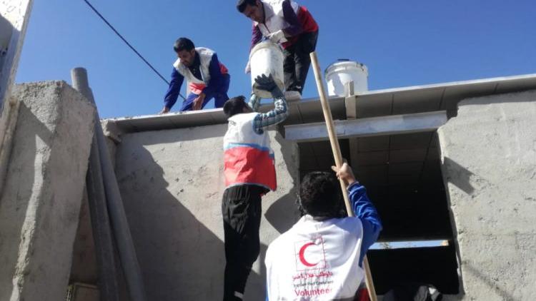 این خانه را با دستهای خودمان ساختیم؛ داوطلبان گروه جهادی شهید زنگاری، چراغ خانه هلال شهر کارزین را روشن کردند